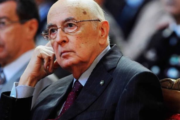 Addio a Napolitano: da militante nel Partito Comunista a riformista e imparziale figura istituzionale 13