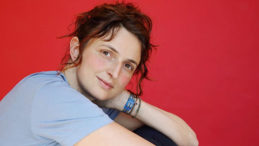 Chi è Alice Rohrwacher, candidata all'Oscar 2023 con il corto Le Pupille 2 Chi è Alice Rohrwacher, candidata all'Oscar 2023 con il corto Le Pupille 1