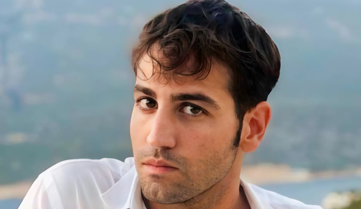 Chi è Aras Şenol, attore in Terra Amara: vince L'isola dei famosi e dona 50.000 euro alla fondazione Giulia Cecchettin 15
