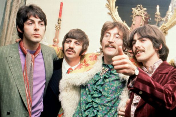 Paul McCartney rassicura i fan: "Non abbiamo clonato la voce di John con l'AI. I Beatles suoo dal vivo" 17