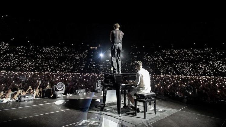 Blanco è il più giovane artista a esibirsi in uno stadio: "Innamorato di voi, siete la mia famiglia" 4 Blanco è il più giovane artista a esibirsi in uno stadio: "Innamorato di voi, siete la mia famiglia" 3