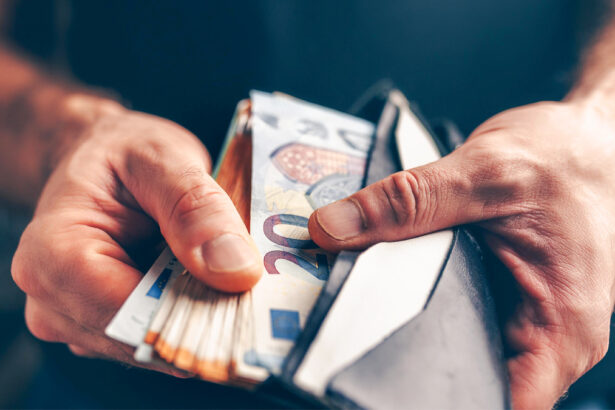 Aumento dello stipendio per chi rinuncia alla pensione: come funziona il "Bonus Maroni" 18