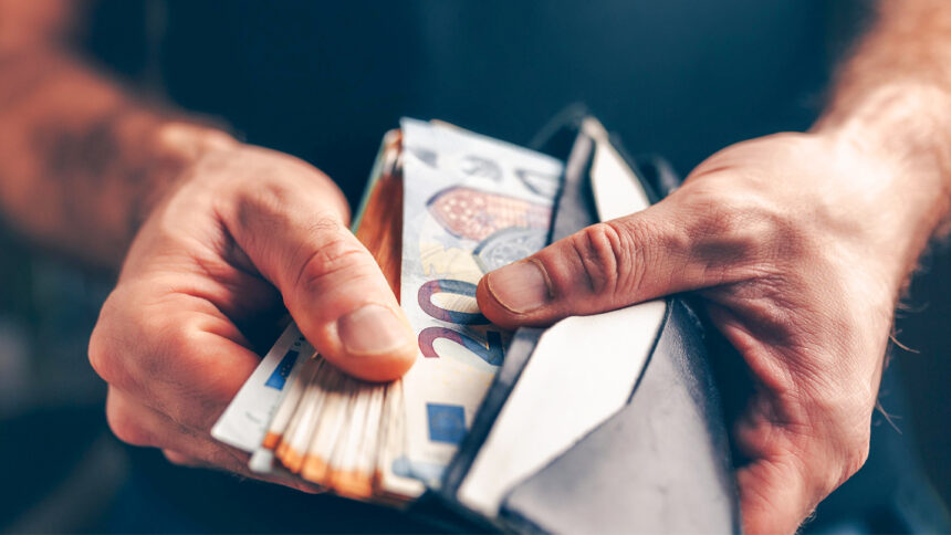 Aumento dello stipendio per chi rinuncia alla pensione: come funziona il "Bonus Maroni" 1