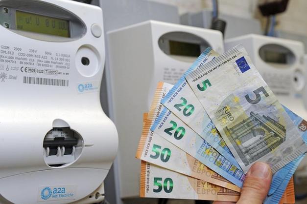 Caro bollette, arrivano 1,3 miliardi di aiuti per le famiglie: tutti i bonus 3