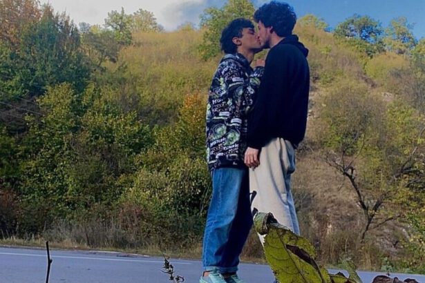 Armenia, l'ultimo bacio, poi il salto nel vuoto. Non si può ancora morire di omofobia 14