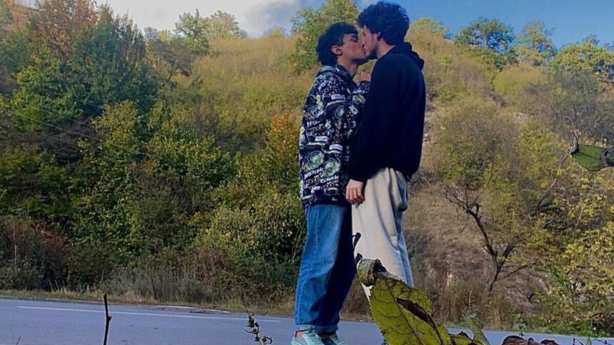 Armenia, l'ultimo bacio, poi il salto nel vuoto. Non si può ancora morire di omofobia 1