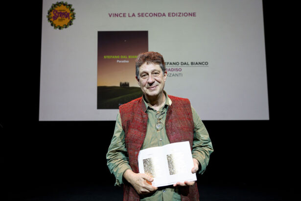Premio Strega Poesia 2024: vince l'elogio al rapporto tra uomo e natura di Stefano Dal Bianco 15