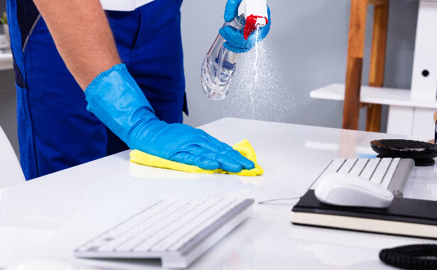 Pulizia degli ambienti lavorativi, perché chiedere aiuto ai professionisti?  9