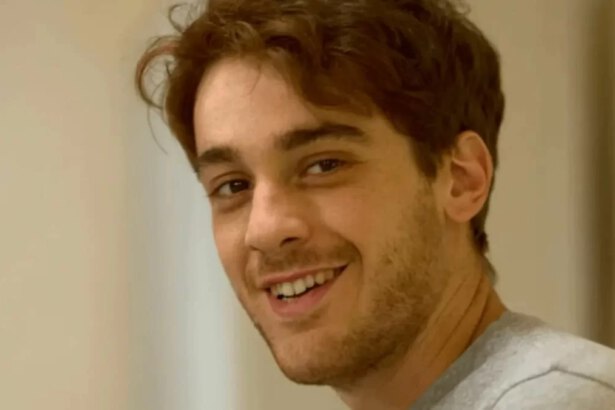 Chi è Federico Cesari, protagonista della serie Netflix "Tutto chiede salvezza" 11