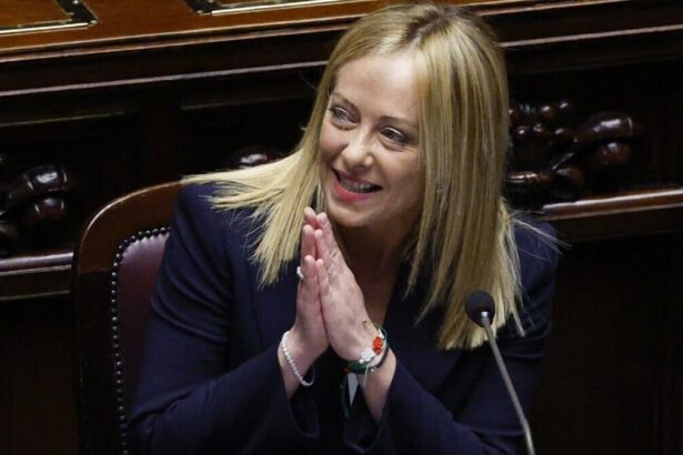 Meloni alla Camera: “Farò ciò che devo a costo di non essere rieletta" 18