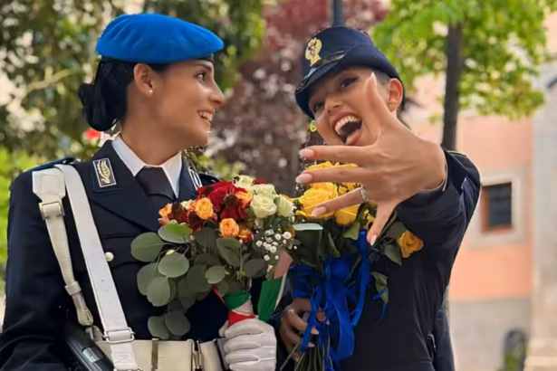 Giulia Latorre, figlia del marò, chiede alla fidanzata di sposarla durante il giuramento da poliziotta 15