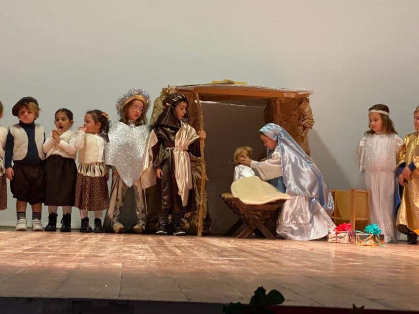 La parola "Gesù" è stata sostituita con "Cucù" in una recita scolastica. La reazione dei genitori 2 La parola "Gesù" è stata sostituita con "Cucù" in una recita scolastica. La reazione dei genitori 1