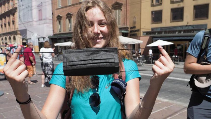 Green pass e mascherine al chiuso: cosa cambia dal 1 maggio 2 Green pass e mascherine al chiuso: cosa cambia dal 1 maggio 1