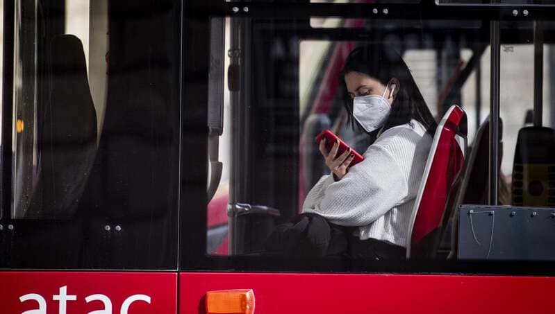 Green pass e mascherine al chiuso: cosa cambia dal 1 maggio 3 Green pass e mascherine al chiuso_