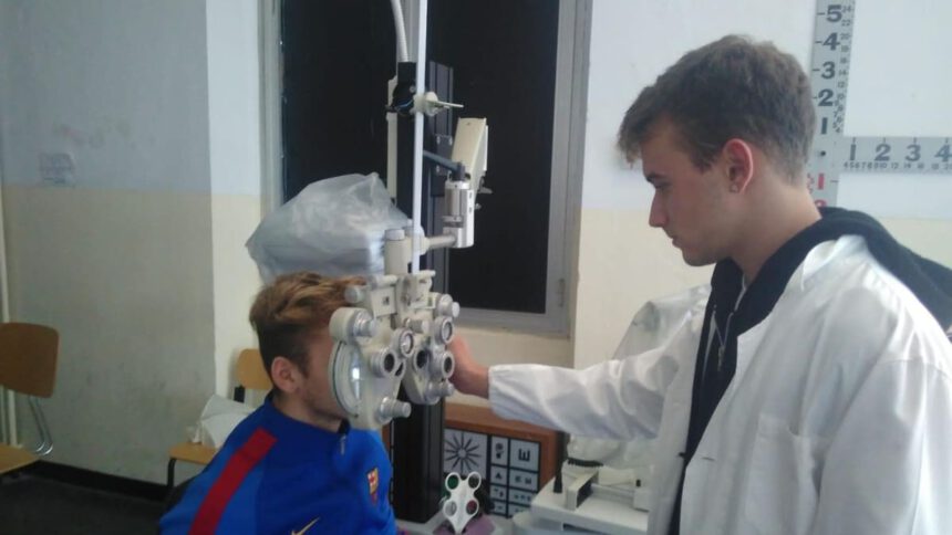 “Controllo della vista e occhiali gratis”: gli studenti di ottica aiutano chi non può permetterselo 1