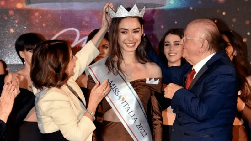 Chi è Lavinia Abate, Miss Italia 2022, che per scoliosi ha indossato il busto 5 anni 3 Lavinia Abate_miss italia_
