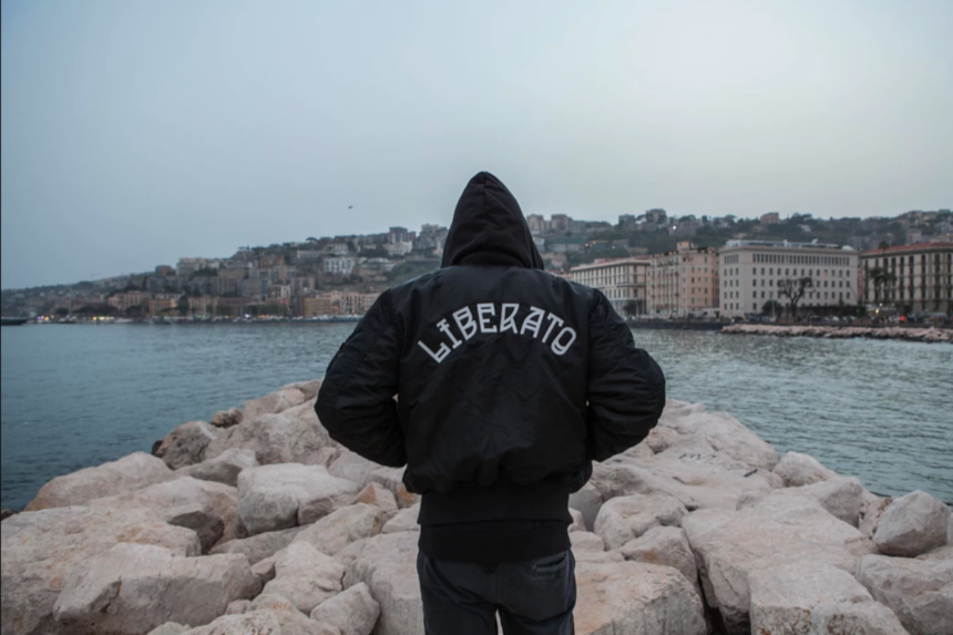 Chi è Liberato: smascherato il rapper napoletano. «È Gennaro Nocerino» 1