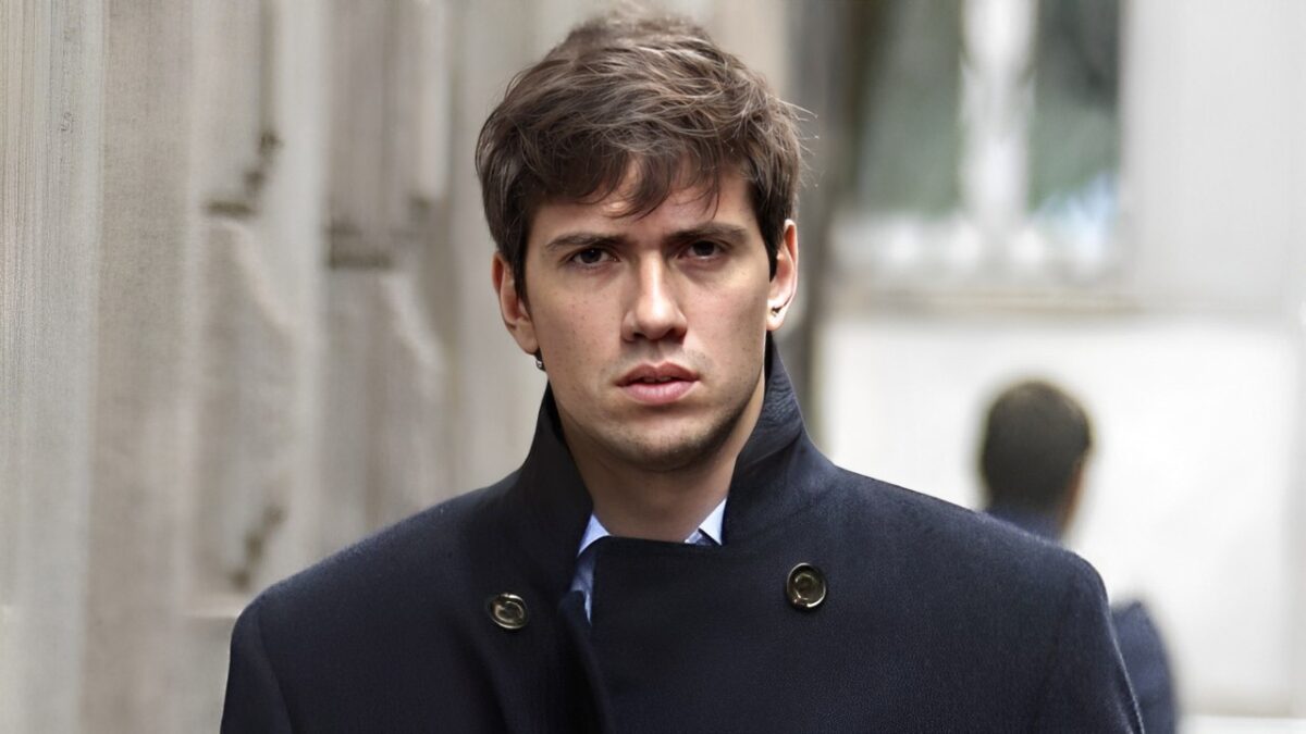 Chi è Luigi Berlusconi, il più piccolo e schivo dei figli del Cav: "Sarà il suo erede politico" 15