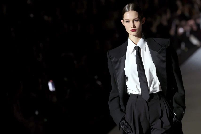 Moda autunno/inverno, i 5 accessori di tendenza per settembre: cravatte e scarpe a punta 1