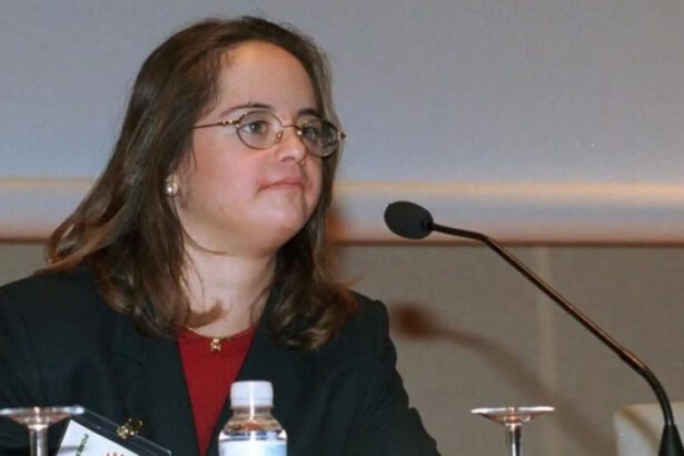 Chi è Mar Galceran, prima deputata eletta in Spagna con la sindrome di down: “Superate voi stessi” 45