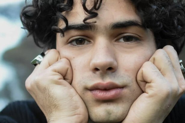 Chi è Massimiliano Caiazzo, tra gli attori più amati della serie Mare Fuori 19