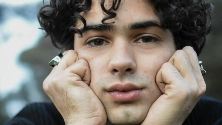 Chi è Massimiliano Caiazzo, tra gli attori più amati della serie Mare Fuori 1