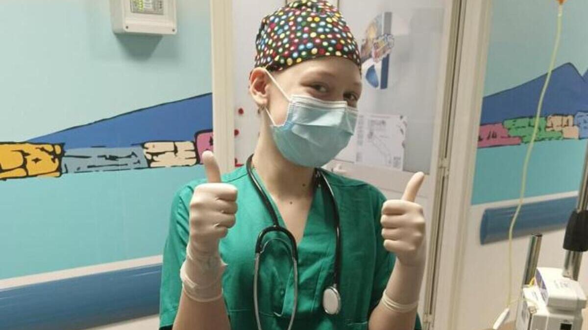 Chi è Asia, la 14enne malata di cancro bullizzata dal web e poi coccolata da Mattarella 15