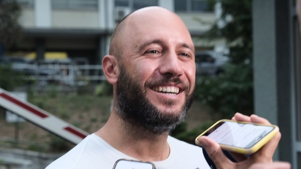 Bimba cade dal 5 piano, a prenderla al volo è Mattia Aguzzi: “Non chiamatemi eroe” 15