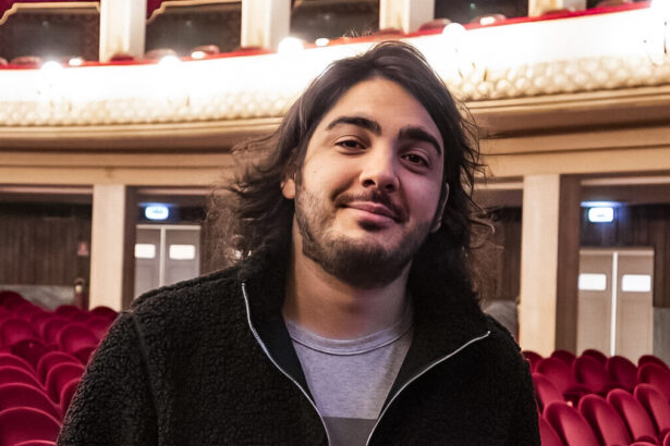 Max Angioni, dalle feste per bambini a Le Iene: "Ora il libro sulla religione in chiave ironica" 13