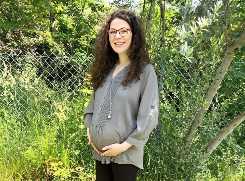 Scopre di essere incinta e viene assunta a tempo indeterminato: "Spero sia d'esempio" 1