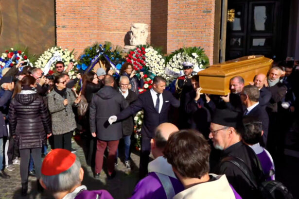 Mihajlovic, funerali in diretta: in migliaia a Roma per l’ultimo saluto 6