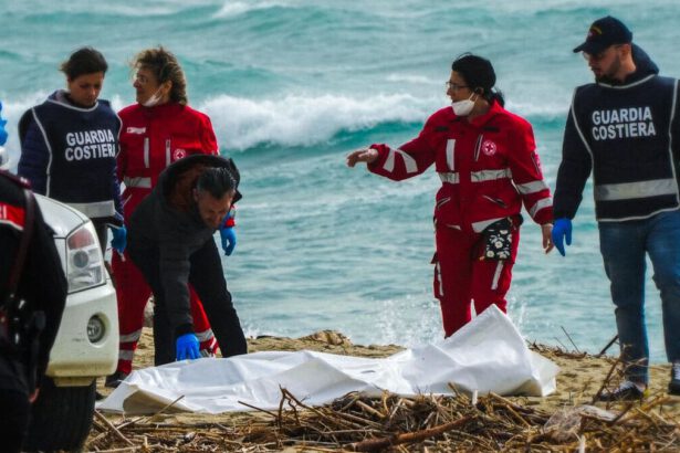 Naufragio di Cutro, Unicef: “È frutto di scelte politiche. Non soccorrere è un crimine” 17