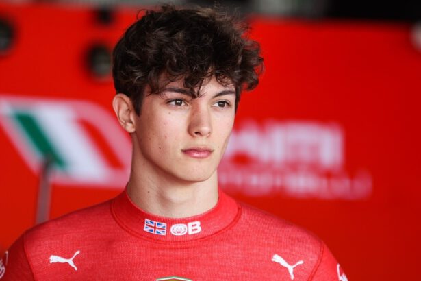 Chi è Bearman, pilota della Ferrari a soli 18 anni, che sostituirà Sainz 19