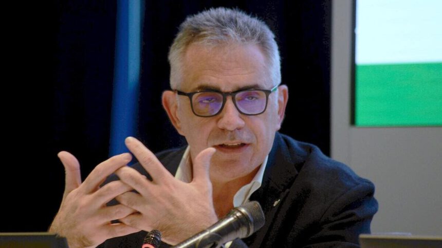 Omicron 5, quali sono i sintomi. Pregliasco: “Un infetto può contagiarne altre 15” 2 Omicron 5, quali sono i sintomi. Pregliasco: “Un infetto può contagiarne altre 15” 1