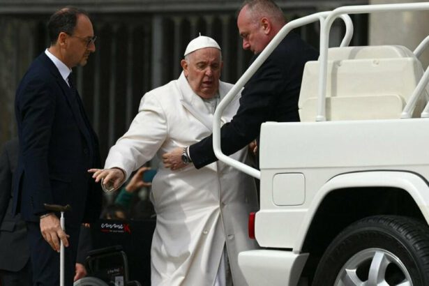 Papa Francesco ricoverato in ospedale: "Problemi cardiaci" 9