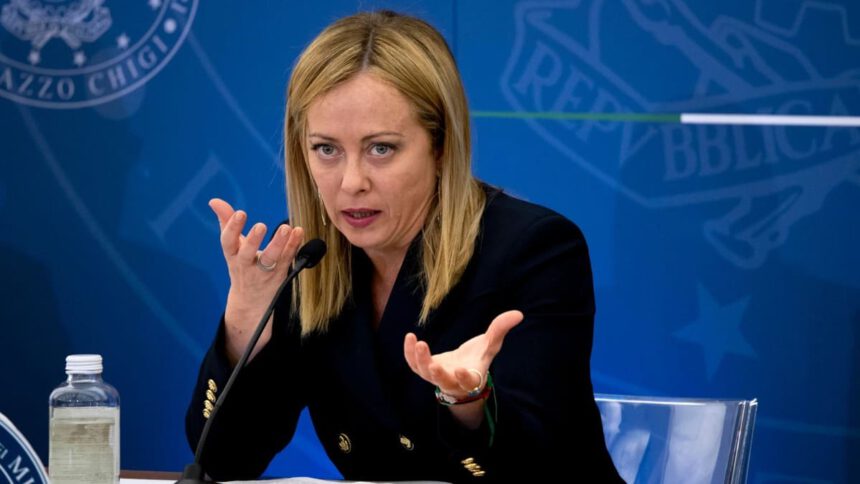 Manovra, accordo su pensioni: “600 euro per gli over 75” 1