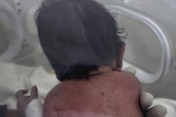 Il miracolo si ripete: mamma e suo neonato salvati due volte dalle macerie 14