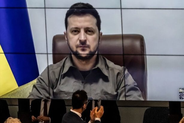 Sanremo 2023: Zelensky non si collegherà più, Amadeus leggerà suo messaggio 17