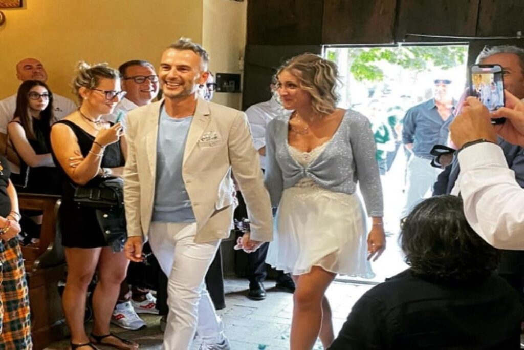 L'invitato ha un arresto cardiaco: lo salvano gli sposi, lei medico, lui infermiere 4 L'invitato ha un arresto cardiaco: lo salvano gli sposi, lei medico, lui infermiere 3