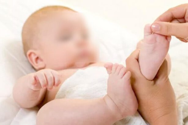 Scampia, partorisce in bagno senza sapere di essere incinta: "Mamma e figlia stanno bene" 83