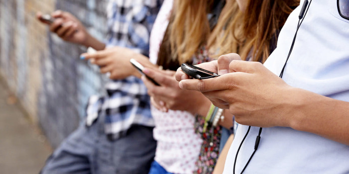 Cos'è il phubbing e perché distrugge le relazioni 3