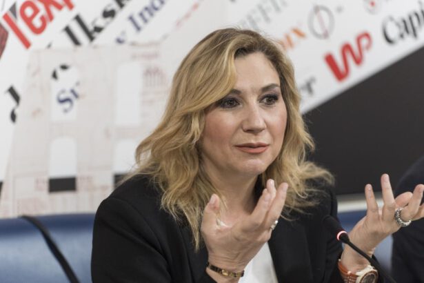 Serena Bortone, scoppia una nuova polemica sullo specchio firmato dall'artista Pistoletto 10