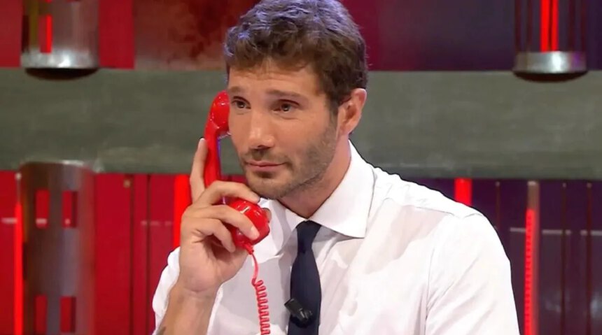 Affari tuoi, De Martino si commuove per Paolo adottato a 24 giorni: "I figli sono di chi li cresce" 2 Affari tuoi, De Martino si commuove per Paolo adottato a 24 giorni: "I figli sono di chi li cresce" 1