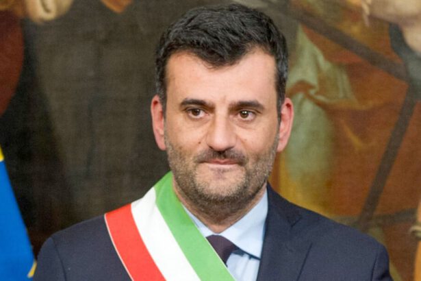 Chi è Antonio Decaro, il sindaco più amato d'Italia 10