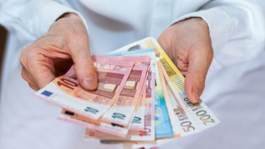 Aumento pensioni, cambia tutto: ecco per chi la rivalutazione slitta di un mese 1