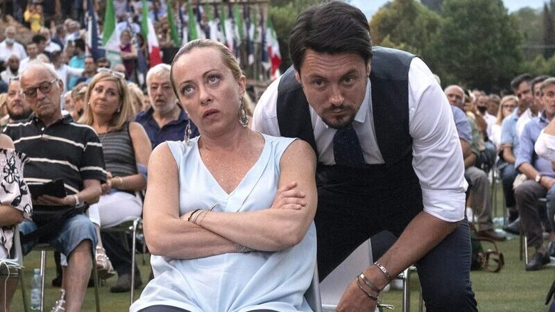 Il giallo dell’auto di Giambruno e l’inchiesta sui servizi segreti: perché Meloni teme il complotto? 3 auto di giambruno_meloni_