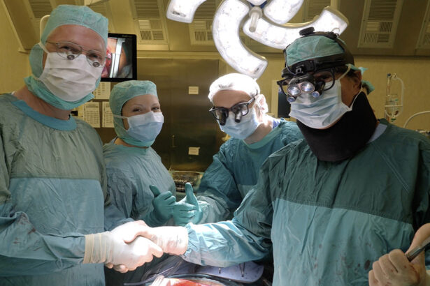 Un neonato cardiopatico considerato inoperabile a Londra è stato salvato a Genova: "Ora sta bene" 17