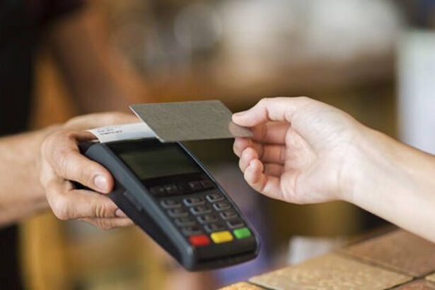 Stop all'obbligo di accettare bancomat sotto i 30 euro: cosa cambia dopo la manovra 21