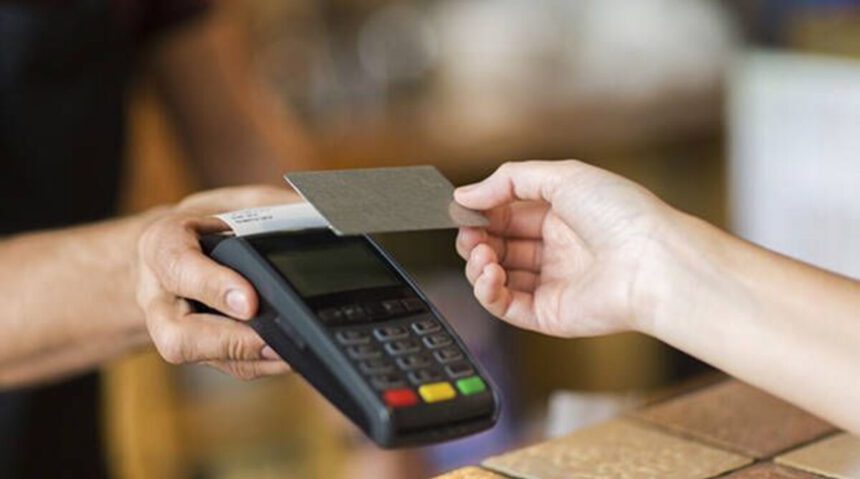 Stop all'obbligo di accettare bancomat sotto i 30 euro: cosa cambia dopo la manovra 1