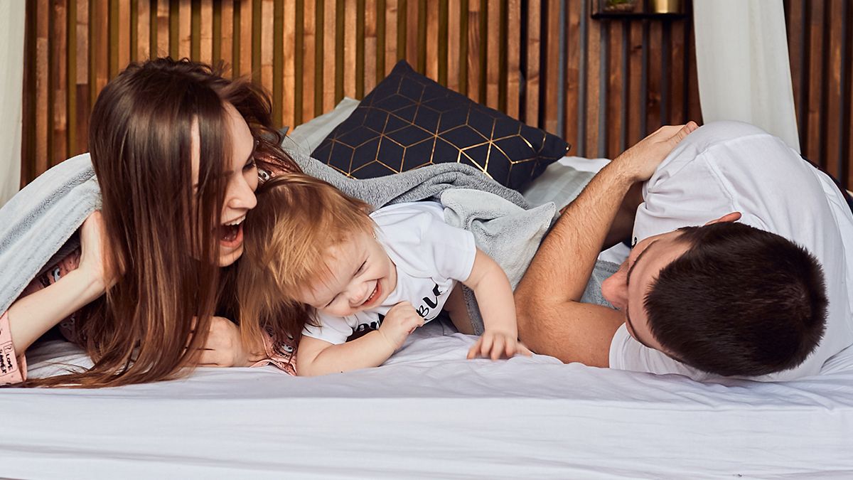 Bed sharing, fa bene ai bambini dormire nel lettone coi genitori? 1